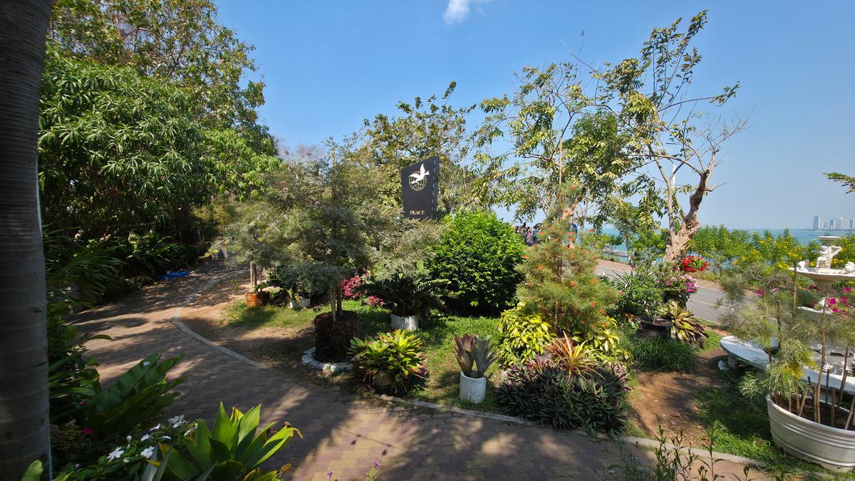 pattaya-peace-park-rotary-monument-mobile